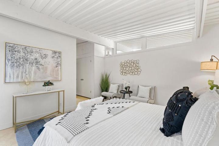 521 Middle Court, Menlo Park, California 94025