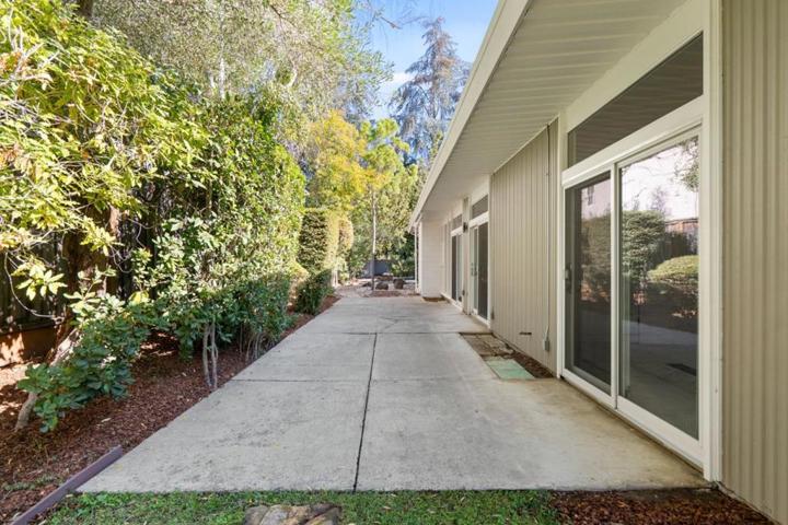 521 Middle Court, Menlo Park, California 94025