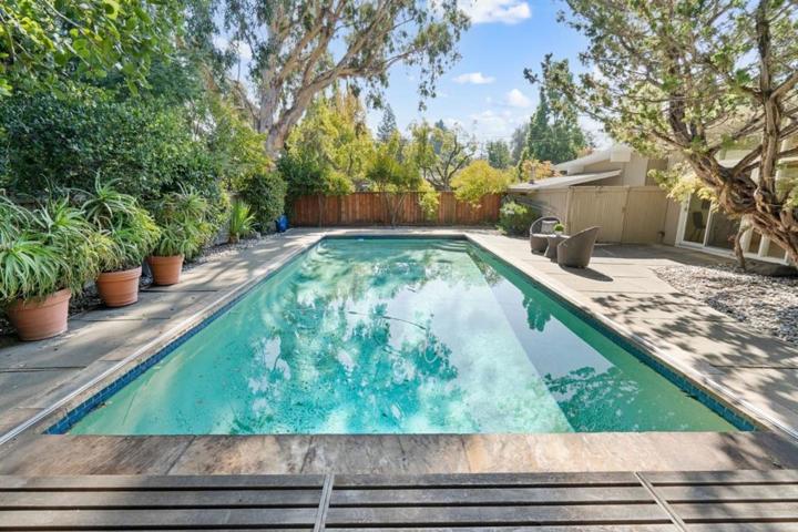 521 Middle Court, Menlo Park, California 94025