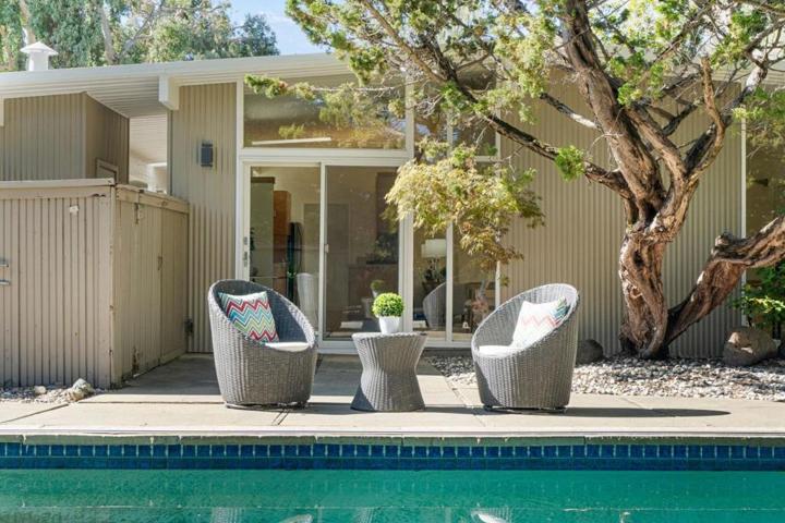 521 Middle Court, Menlo Park, California 94025