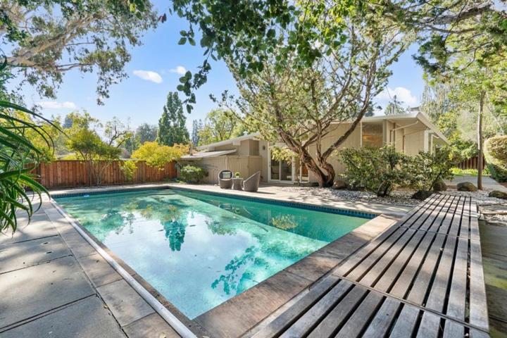 521 Middle Court, Menlo Park, California 94025