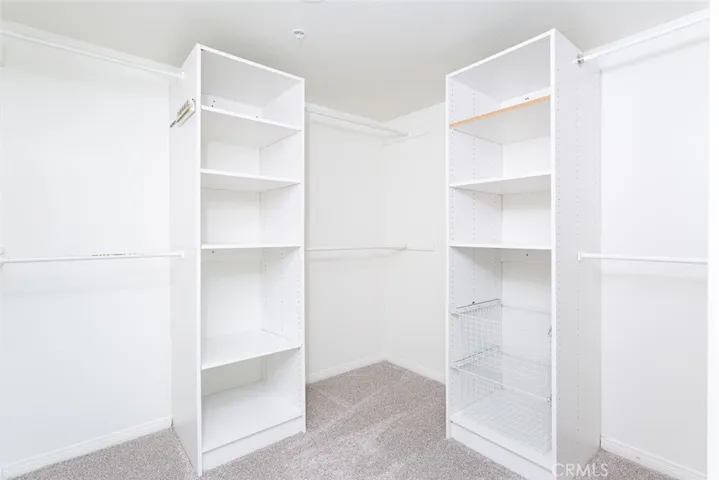 CUSTOM WALK IN CLOSET