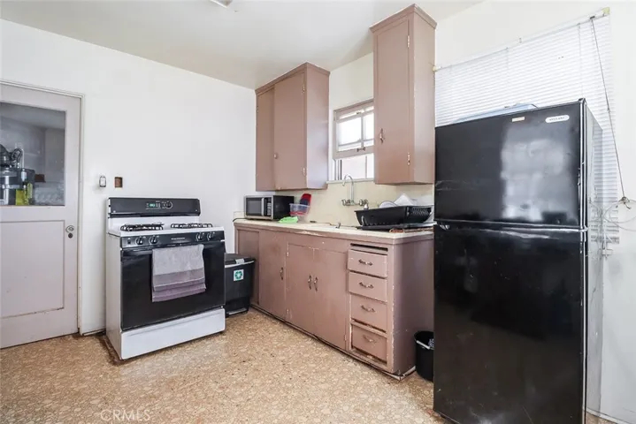 611 Magnolia Avenue, Oxnard, California 93030