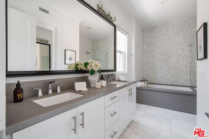 12776 Aurora Place Unit 1, Los Angeles, California 90094