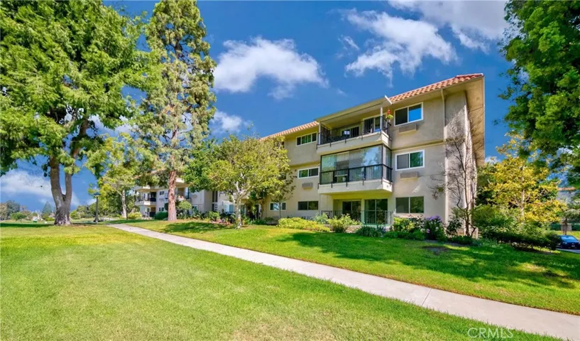 2392 Via Mariposa West W Unit 1E, Laguna Woods, California 92637