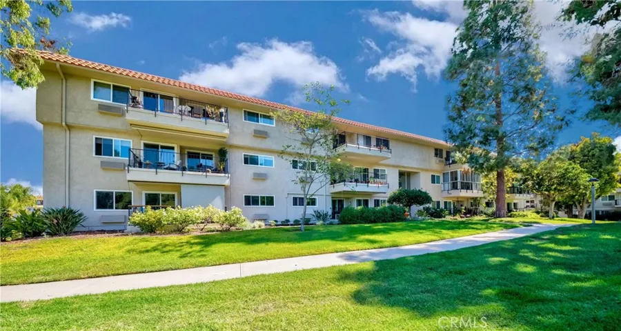 2392 Via Mariposa West W Unit 1E, Laguna Woods, California 92637