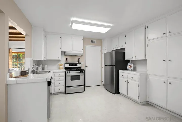 Spacious kitchen