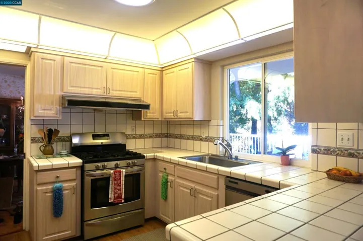 1995 Mohawk Drive, Pleasant Hill, California 94523-3125