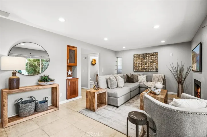 184 W Yale Loop, Irvine, California 92604