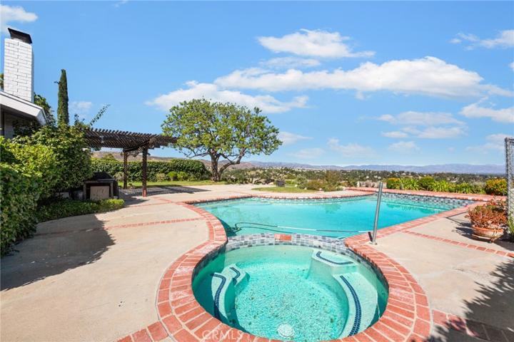 6704 Julie Lane, West Hills, California 91307