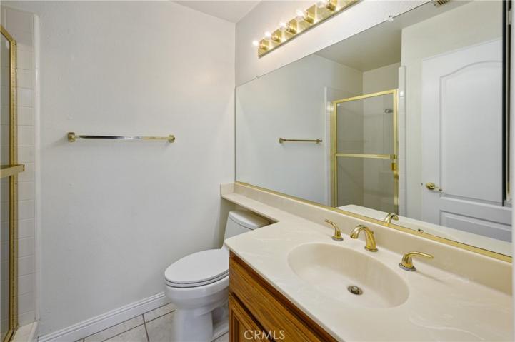 DOWNSTAIR FULL BATHROOM