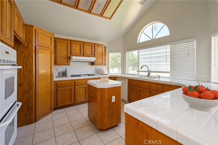 KITCHEN VIEW VIRTUAL STAGING