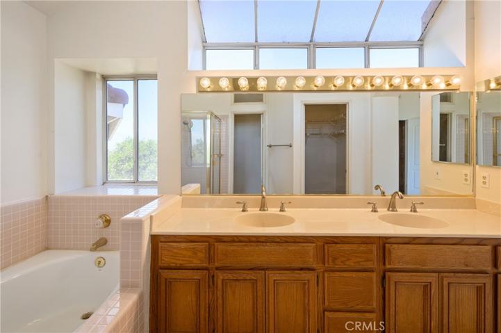 EN SUITE BATHROOM