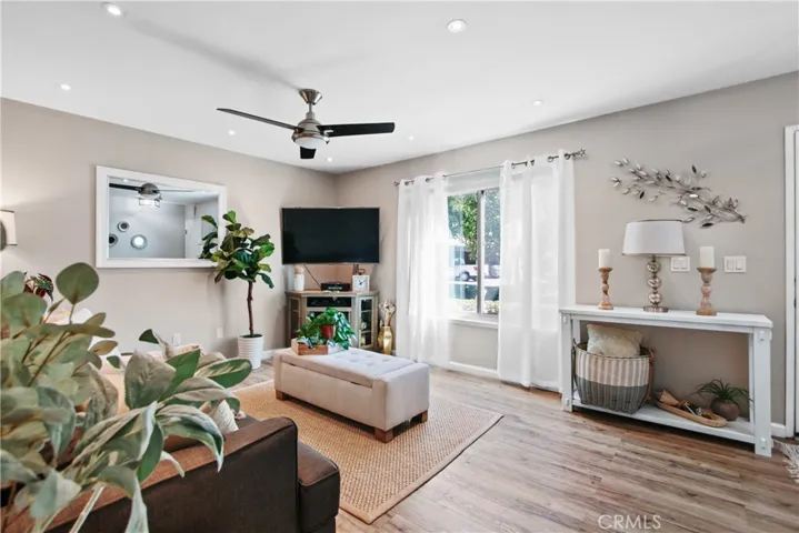 6712 Sun Drive Unit C, Huntington Beach, California 92647