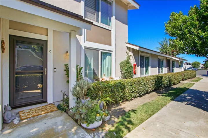 6712 Sun Drive Unit C, Huntington Beach, California 92647