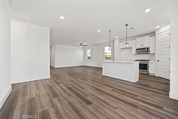 7920 Rio Verde Dr, Bakersfield, California 93311