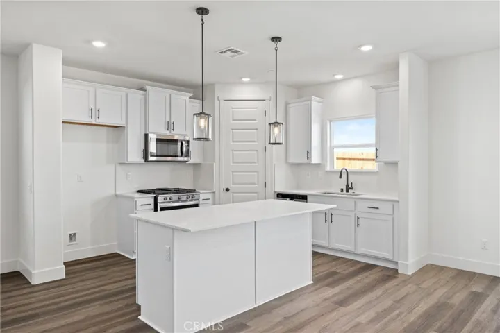7920 Rio Verde Dr, Bakersfield, California 93311