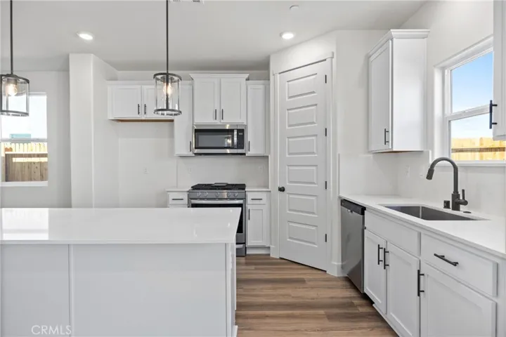 7920 Rio Verde Dr, Bakersfield, California 93311