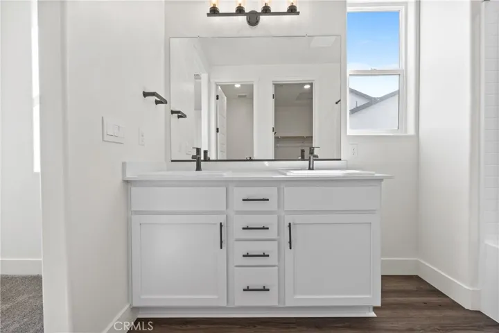 7920 Rio Verde Dr, Bakersfield, California 93311