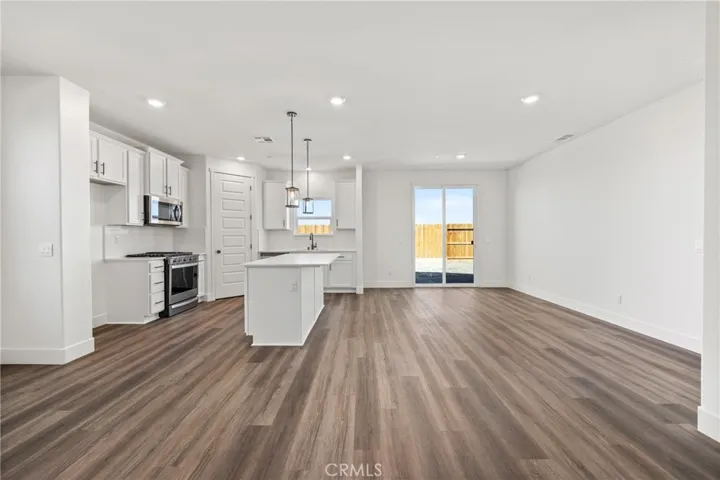7920 Rio Verde Dr, Bakersfield, California 93311