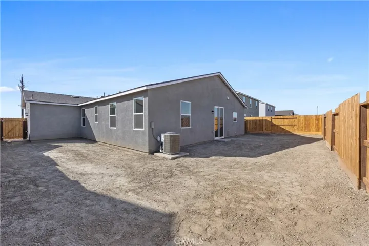 7920 Rio Verde Dr, Bakersfield, California 93311
