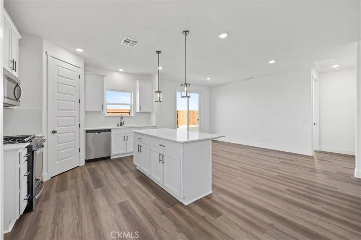 7920 Rio Verde Dr, Bakersfield, California 93311
