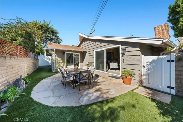 1701 N Poinsettia Avenue, Manhattan Beach, California 90266