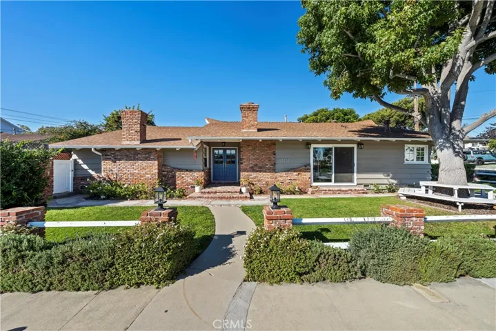 1701 N Poinsettia Avenue, Manhattan Beach, California 90266