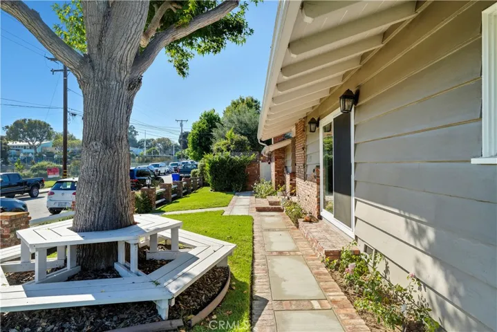 1701 N Poinsettia Avenue, Manhattan Beach, California 90266
