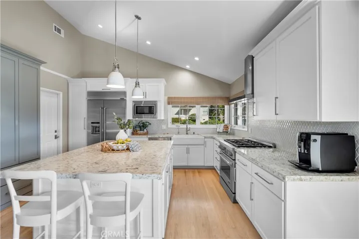 1701 N Poinsettia Avenue, Manhattan Beach, California 90266