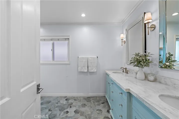 1701 N Poinsettia Avenue, Manhattan Beach, California 90266