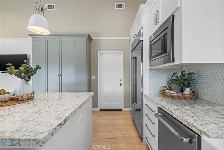 1701 N Poinsettia Avenue, Manhattan Beach, California 90266