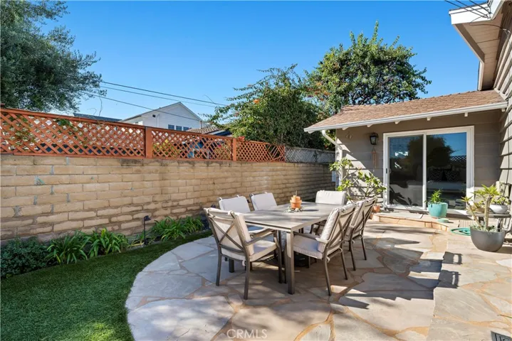 1701 N Poinsettia Avenue, Manhattan Beach, California 90266