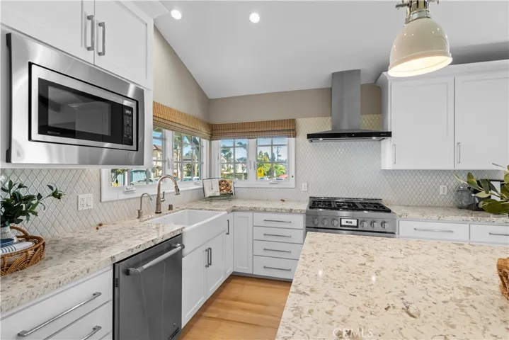 1701 N Poinsettia Avenue, Manhattan Beach, California 90266