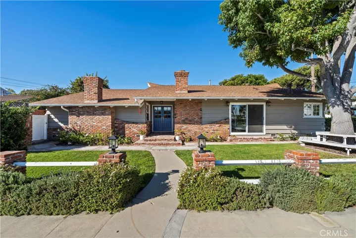 1701 N Poinsettia Avenue, Manhattan Beach, California 90266