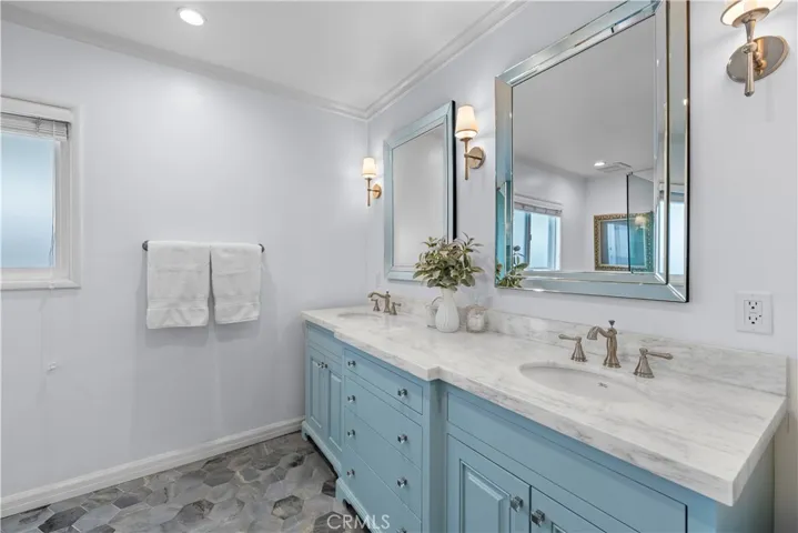 1701 N Poinsettia Avenue, Manhattan Beach, California 90266