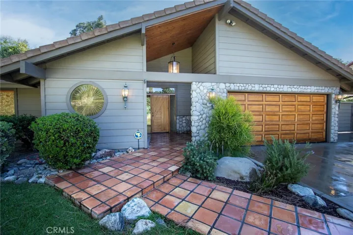 11074 Oso Avenue, Chatsworth, California 91311