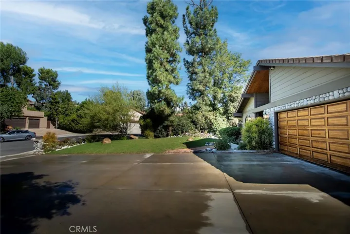 11074 Oso Avenue, Chatsworth, California 91311