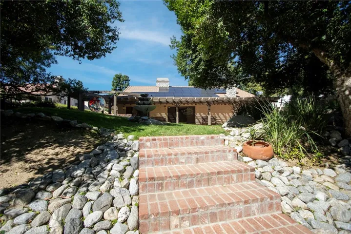 11074 Oso Avenue, Chatsworth, California 91311