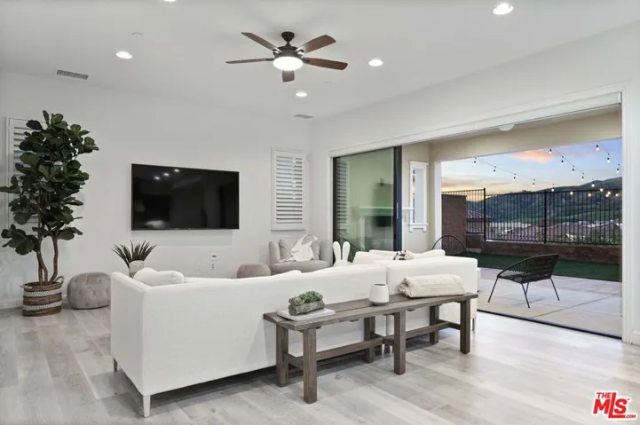 20417 W Esmerelda Lane, Porter Ranch, California 91326