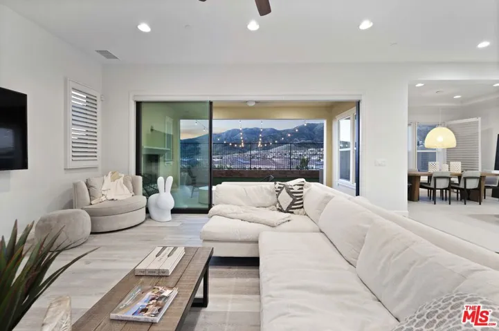 20417 W Esmerelda Lane, Porter Ranch, California 91326