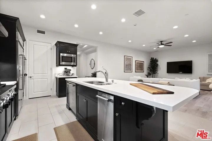 20417 W Esmerelda Lane, Porter Ranch, California 91326