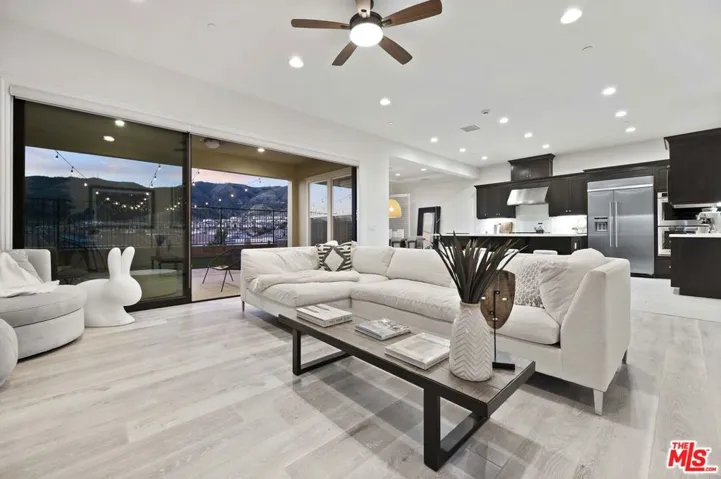 20417 W Esmerelda Lane, Porter Ranch, California 91326