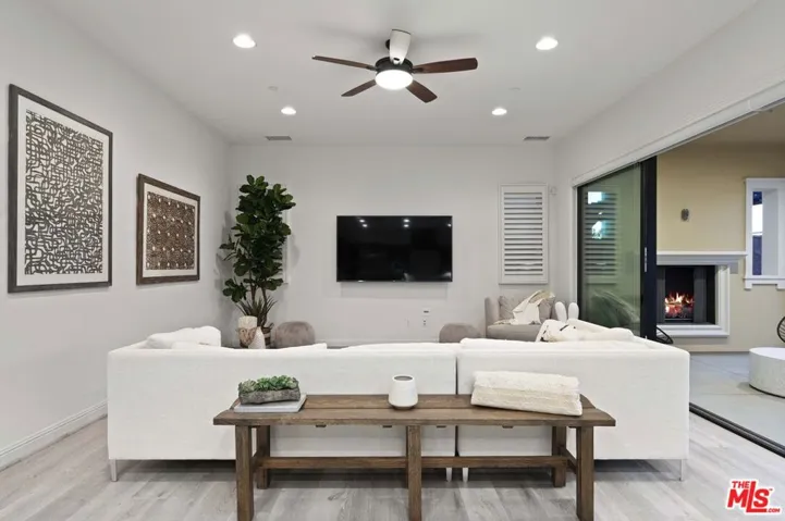 20417 W Esmerelda Lane, Porter Ranch, California 91326
