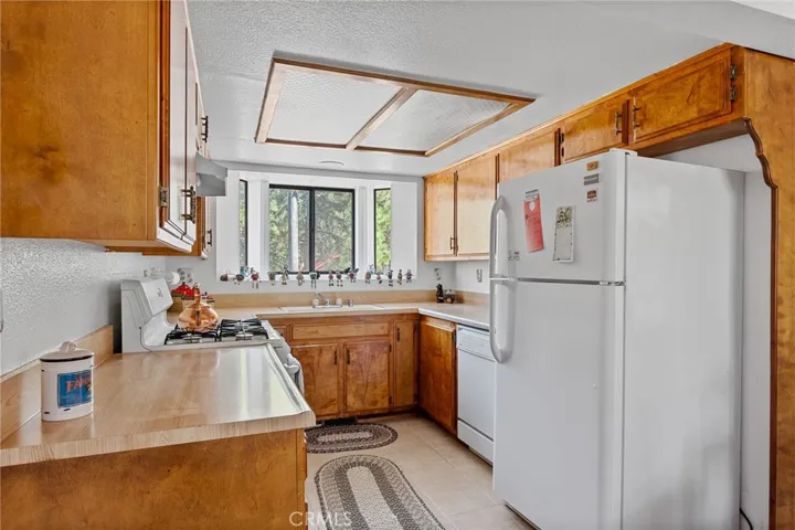 32947 Squirrel Lane, Arrowbear, California 92382
