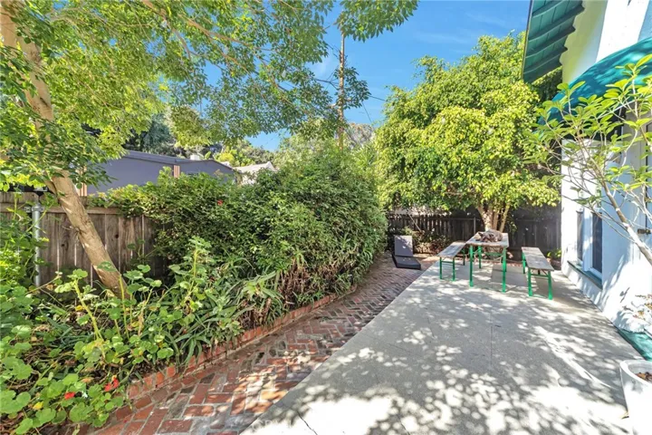 8334 Kirkwood Drive, Los Angeles, California 90046