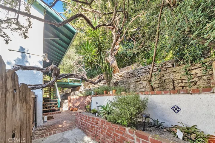 8334 Kirkwood Drive, Los Angeles, California 90046