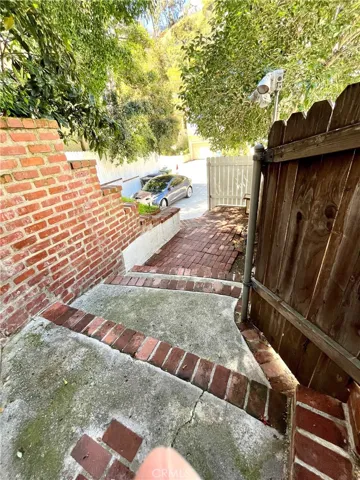 8334 Kirkwood Drive, Los Angeles, California 90046