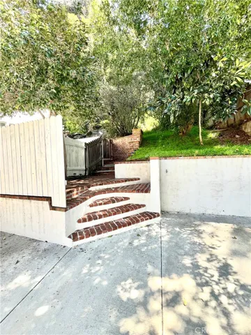 8334 Kirkwood Drive, Los Angeles, California 90046