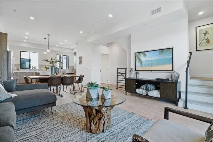 6705 N Galie, Van Nuys, California 91411